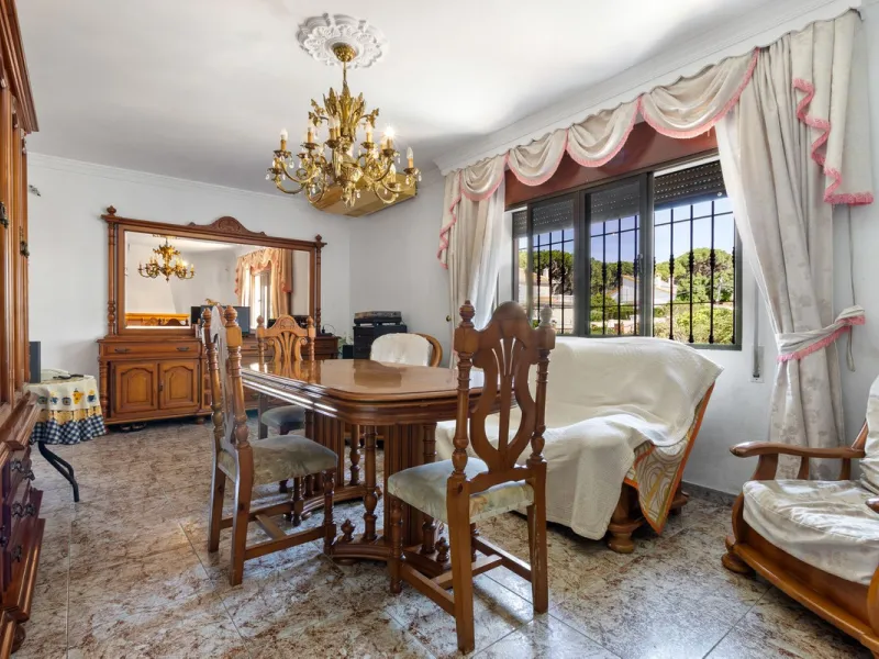 House - Detached Villa в продаже в Alhaurín de la Torre, Málaga. В доме 4 спален и 2 ванных комнат. Площадь дома 290 м². Площадь участка 1500 м²