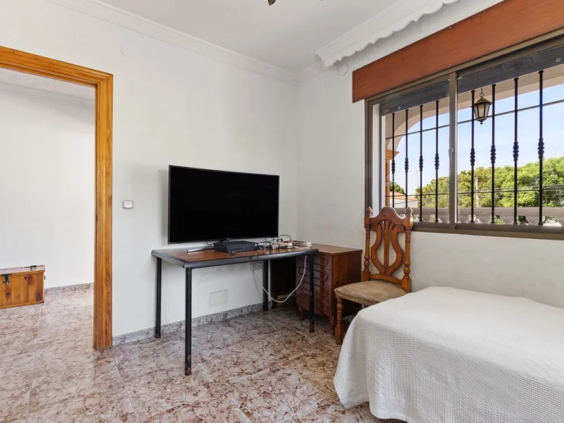 House - Detached Villa в продаже в Alhaurín de la Torre, Málaga. В доме 4 спален и 2 ванных комнат. Площадь дома 290 м². Площадь участка 1500 м²