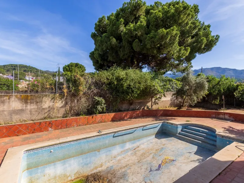 House - Detached Villa в продаже в Alhaurín de la Torre, Málaga. В доме 4 спален и 2 ванных комнат. Площадь дома 290 м². Площадь участка 1500 м²