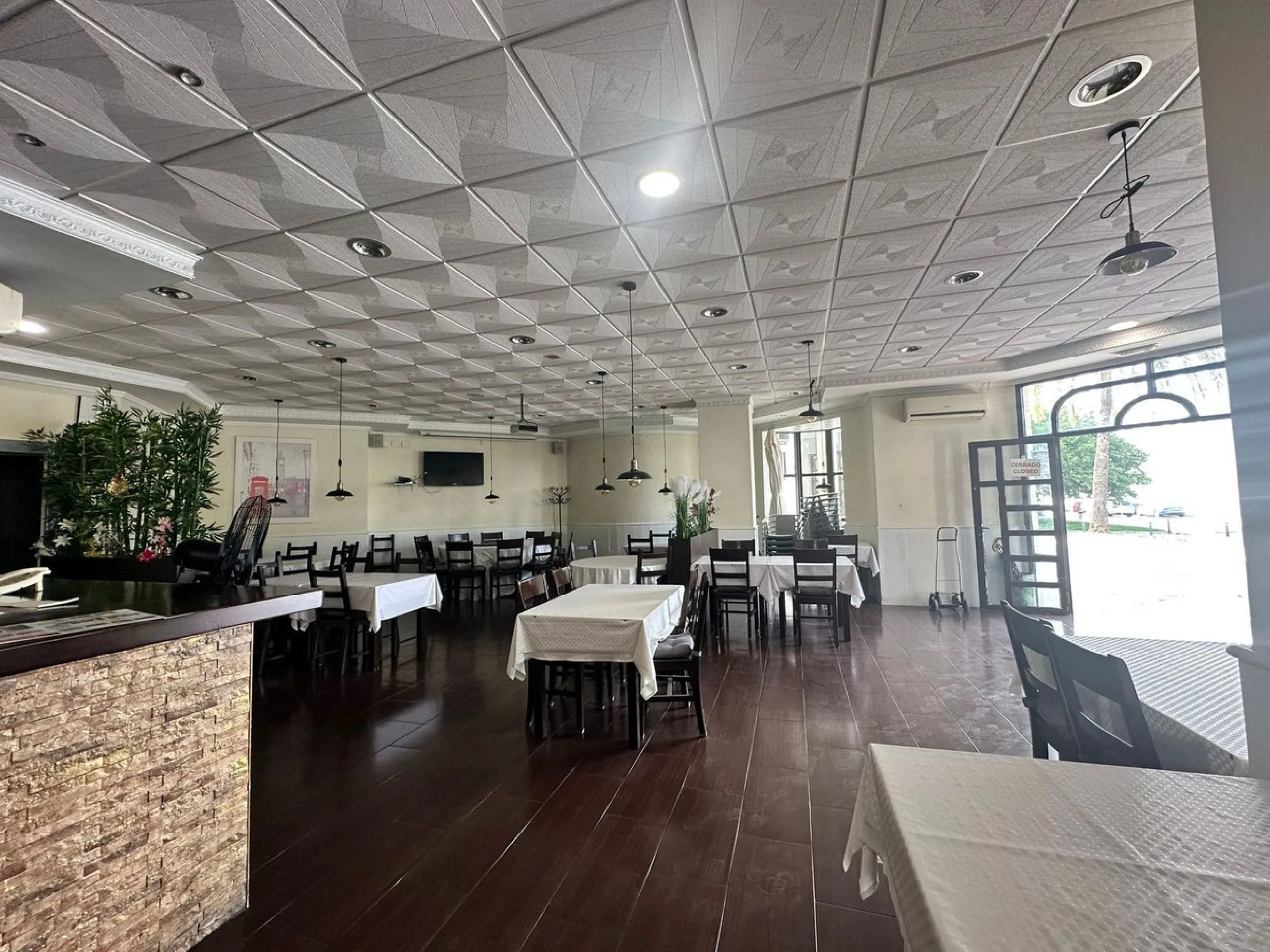 Operating Restaurant Just 1 Minute from the Beach – Excellent Investment Opportunity