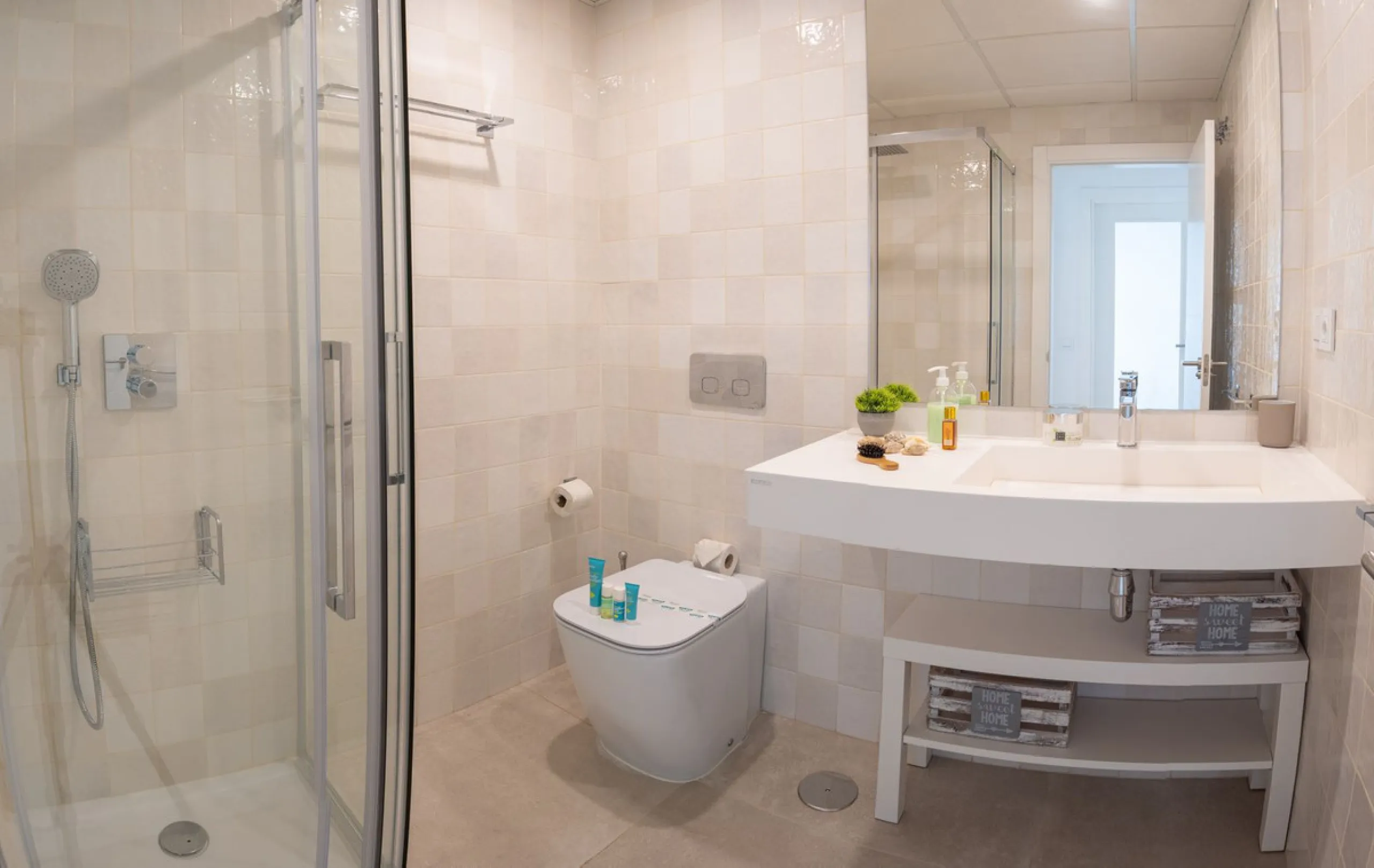 UNIQUE INVESTMENT OPPORTUNITY – 5 TOURIST APARTMENTS IN THE HEART OF MÁLAGA