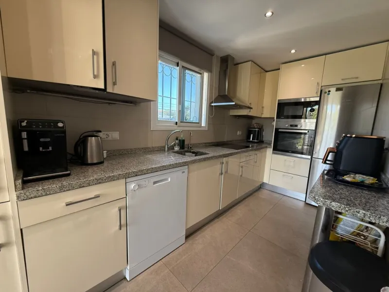 Cosy townhouse 3bed 3bath in Estepona, near Laguna Village.