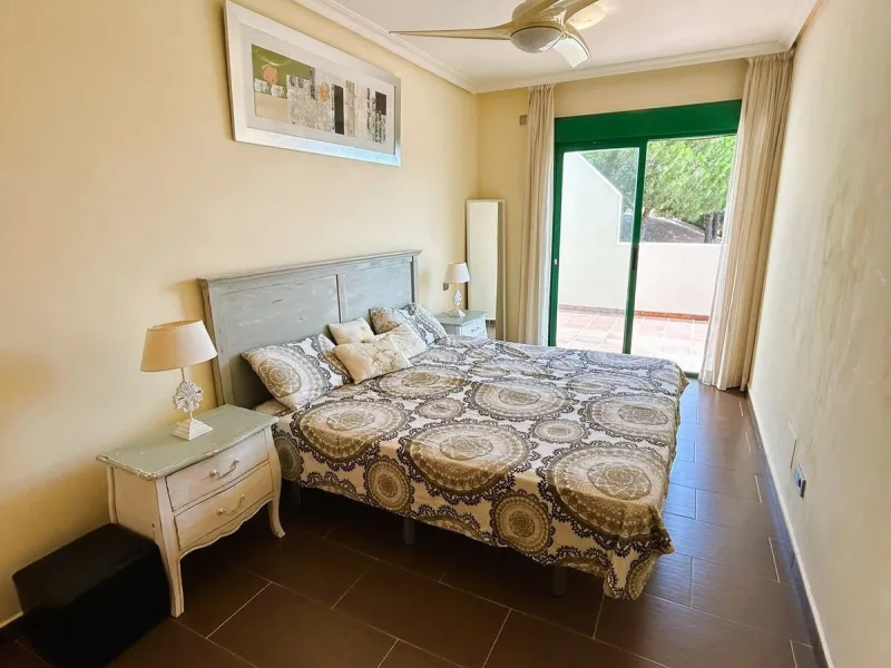 Located in Selwo, Estepona, this bright corner apartment, built in 2007, is set within a peaceful and well-maintained community. It features 2 double bedrooms, 2 bathrooms, and a spectacular south and west-facing terrace, perfect for enjoying the spacious
