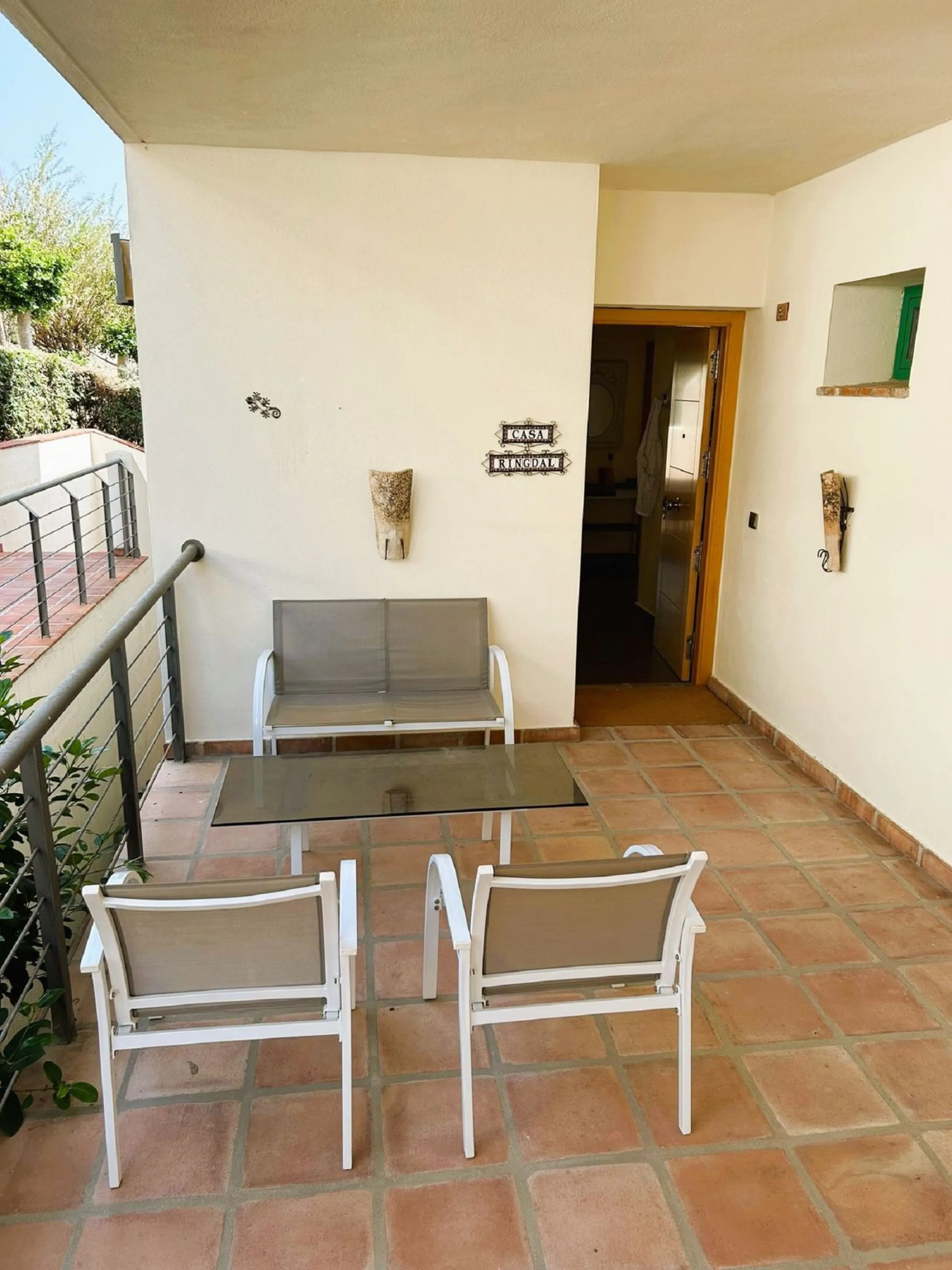 Located in Selwo, Estepona, this bright corner apartment, built in 2007, is set within a peaceful and well-maintained community. It features 2 double bedrooms, 2 bathrooms, and a spectacular south and west-facing terrace, perfect for enjoying the spacious