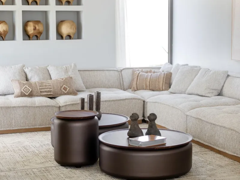 This spectacular detached villa, located in the exclusive area of Benalmádena Costa, is an architectural gem that combines luxury, comfort, and design in a privileged setting. With an impressive interior built area of 954.53 m², an exterior built area of 