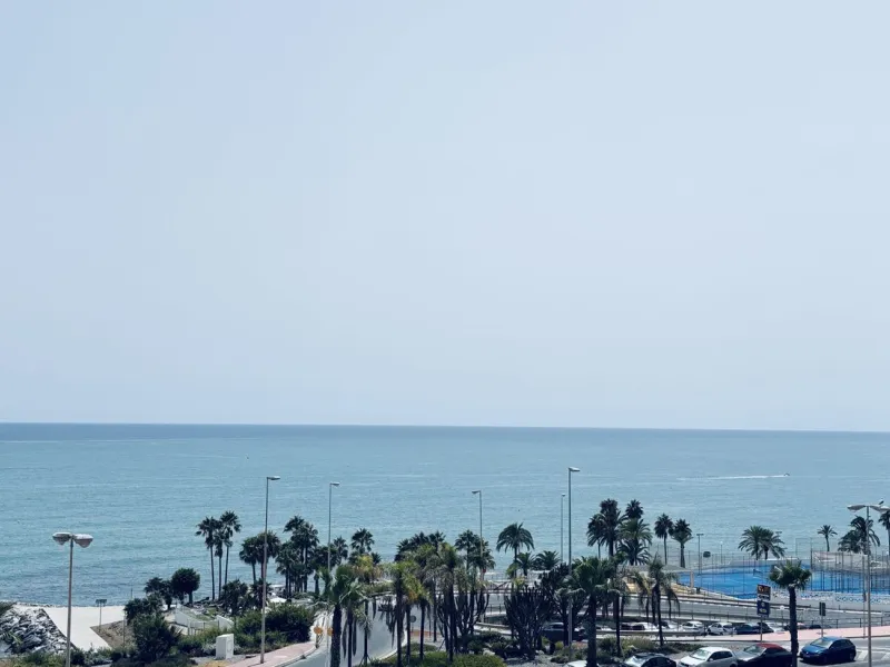 Stunning 3-Bedroom Apartment with Panoramic Sea Views in Prime Beachfront Location in Torrequebrada, Benalmadena.