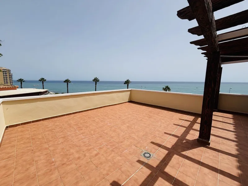 Stunning 3-Bedroom Apartment with Panoramic Sea Views in Prime Beachfront Location in Torrequebrada, Benalmadena.