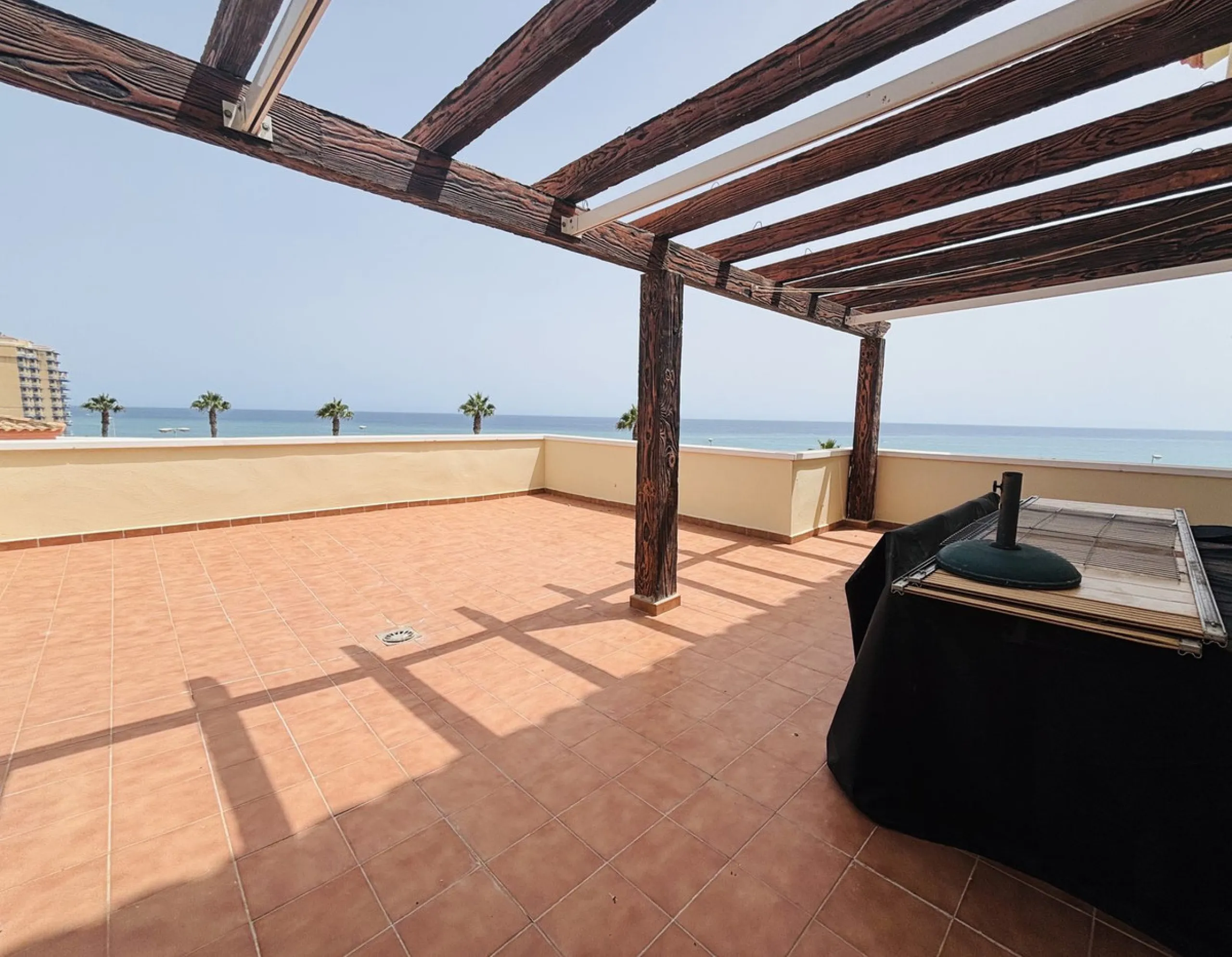 Stunning 3-Bedroom Apartment with Panoramic Sea Views in Prime Beachfront Location in Torrequebrada, Benalmadena.