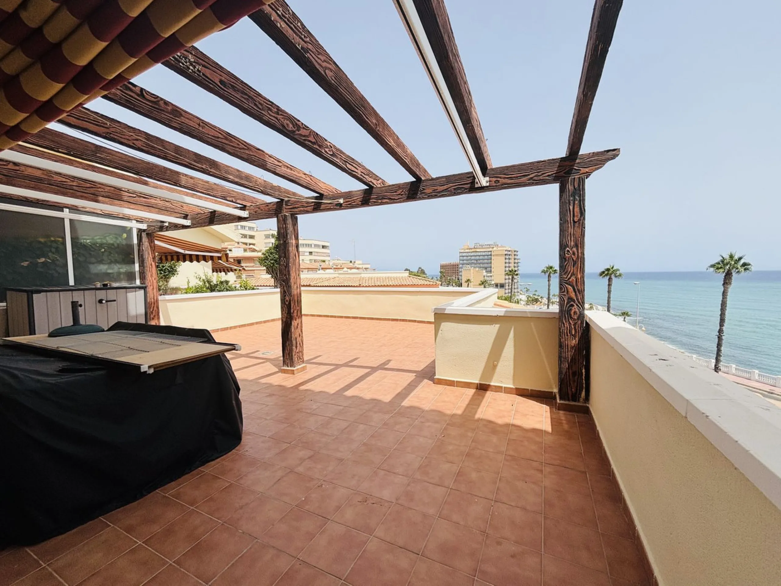 Stunning 3-Bedroom Apartment with Panoramic Sea Views in Prime Beachfront Location in Torrequebrada, Benalmadena.
