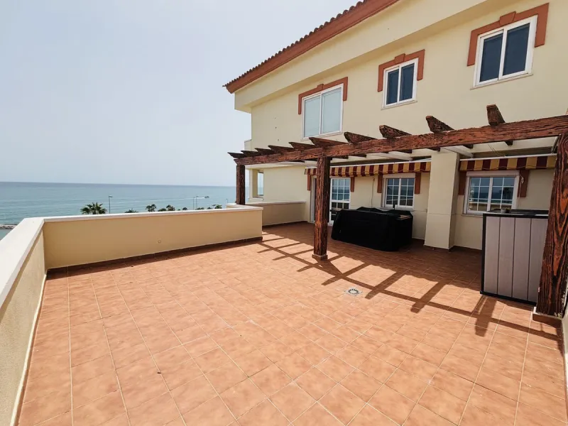 Stunning 3-Bedroom Apartment with Panoramic Sea Views in Prime Beachfront Location in Torrequebrada, Benalmadena.