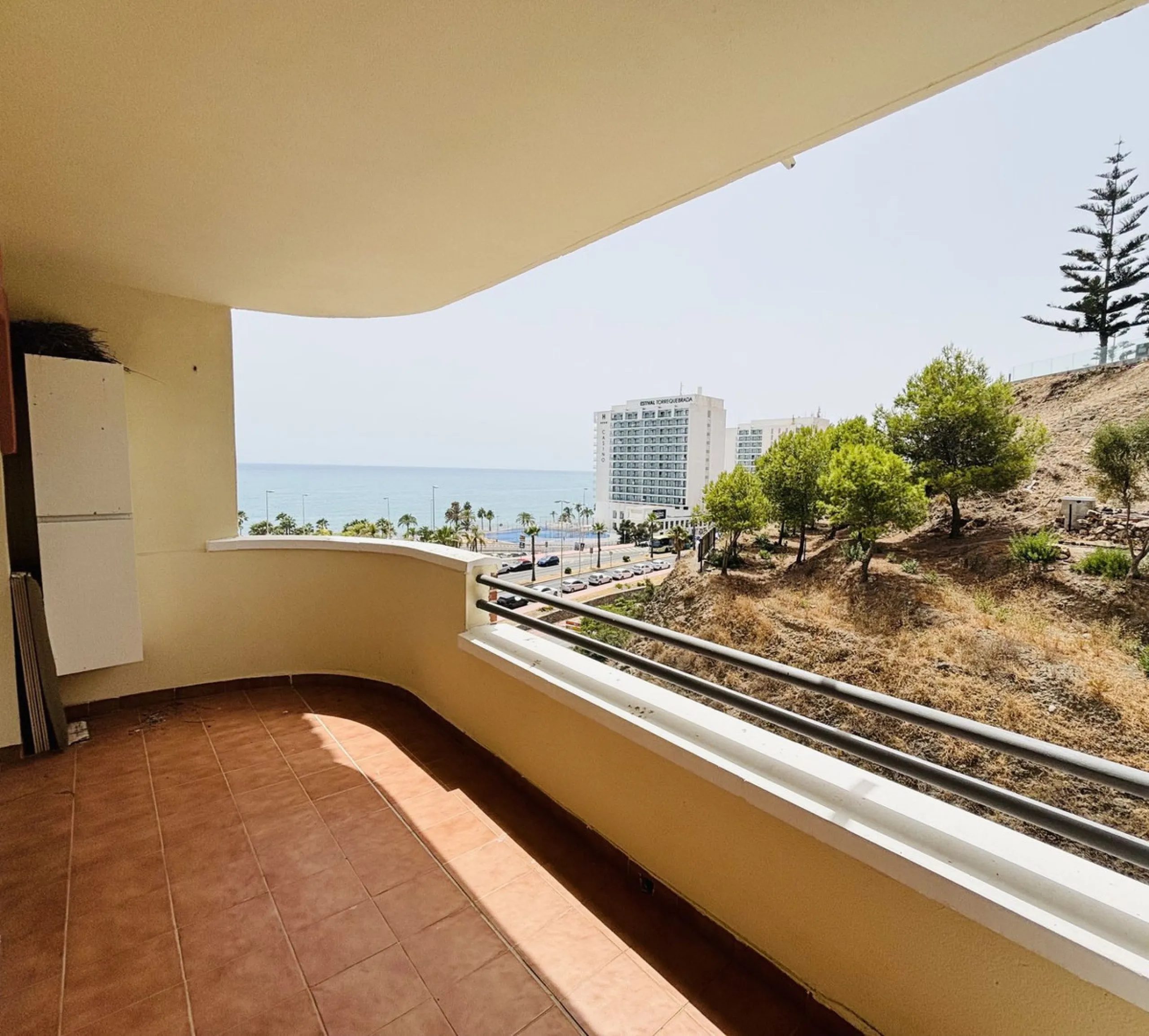 Stunning 3-Bedroom Apartment with Panoramic Sea Views in Prime Beachfront Location in Torrequebrada, Benalmadena.