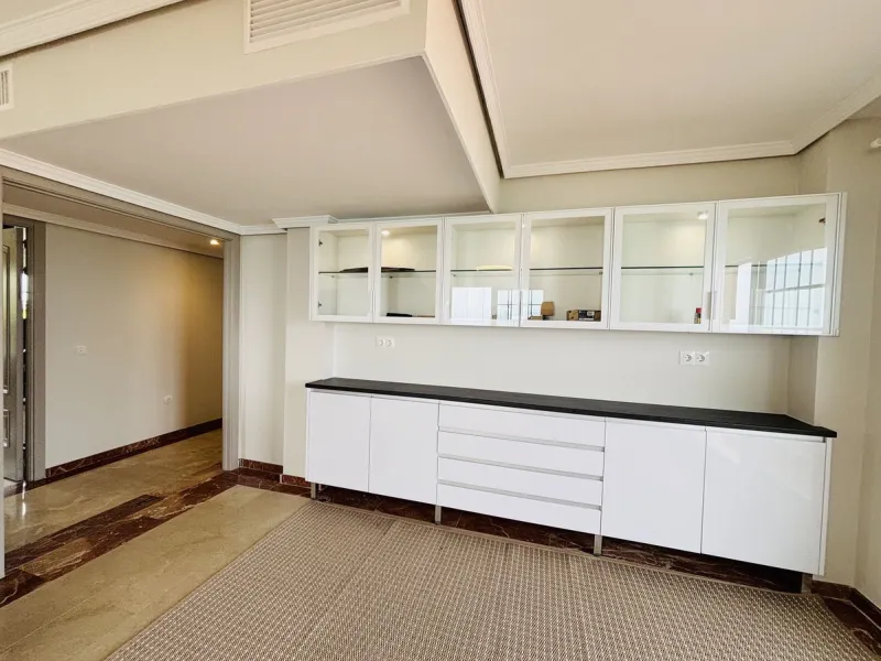 Stunning 3-Bedroom Apartment with Panoramic Sea Views in Prime Beachfront Location in Torrequebrada, Benalmadena.