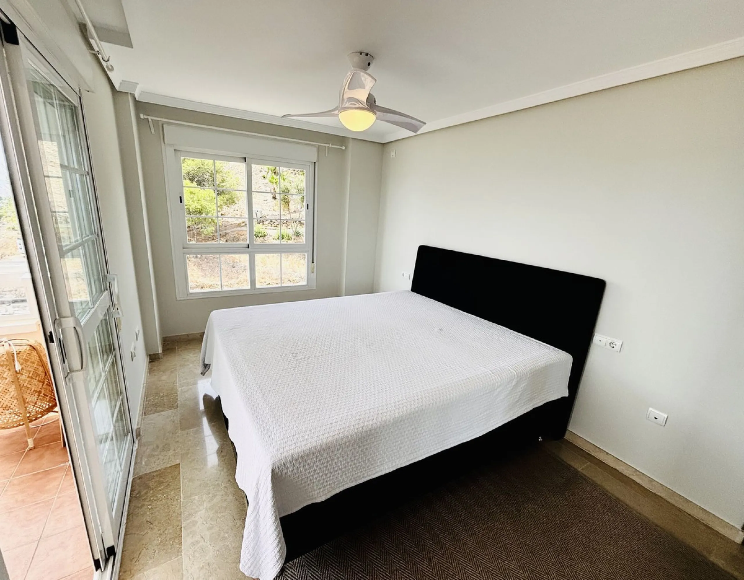 Stunning 3-Bedroom Apartment with Panoramic Sea Views in Prime Beachfront Location in Torrequebrada, Benalmadena.