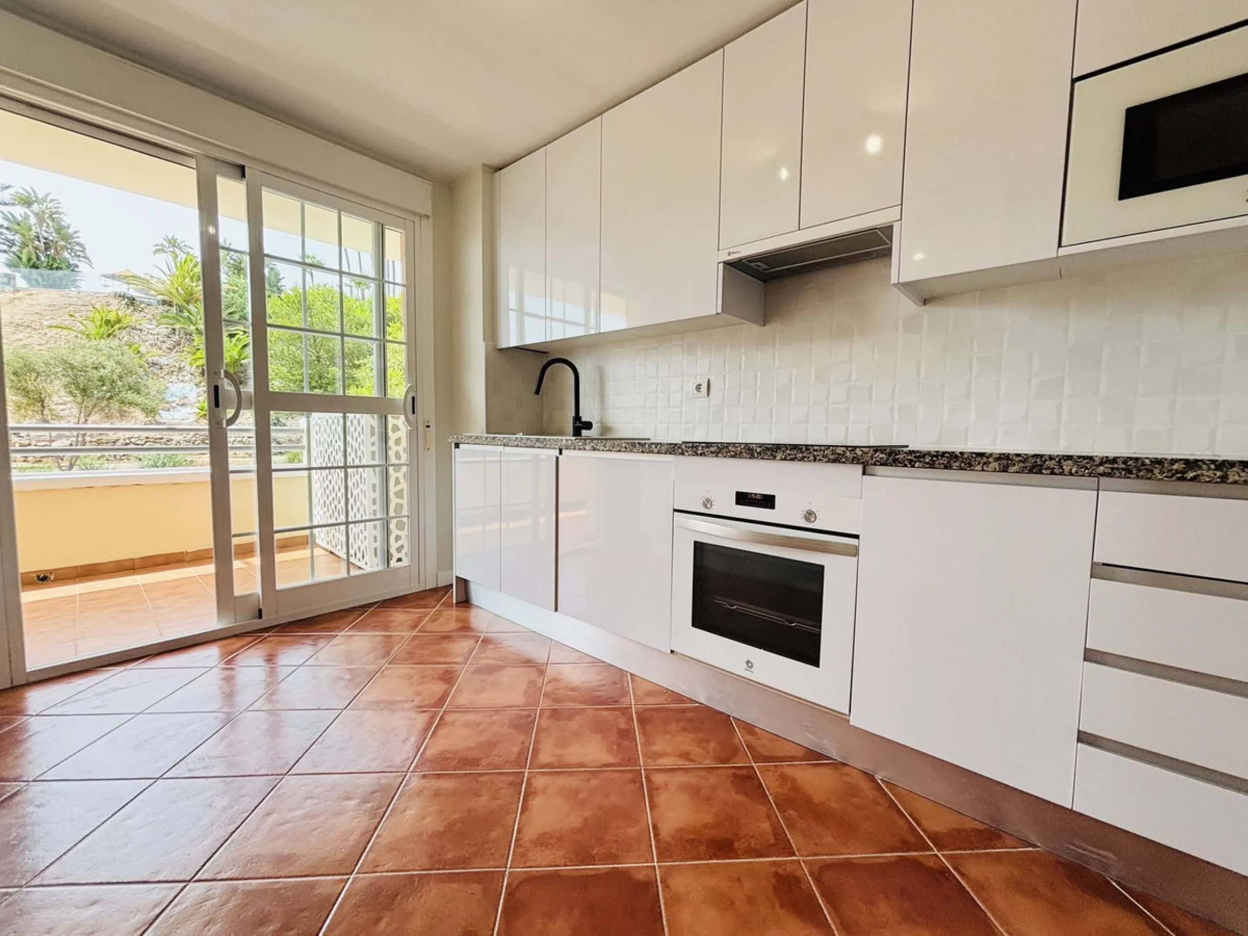 Stunning 3-Bedroom Apartment with Panoramic Sea Views in Prime Beachfront Location in Torrequebrada, Benalmadena.