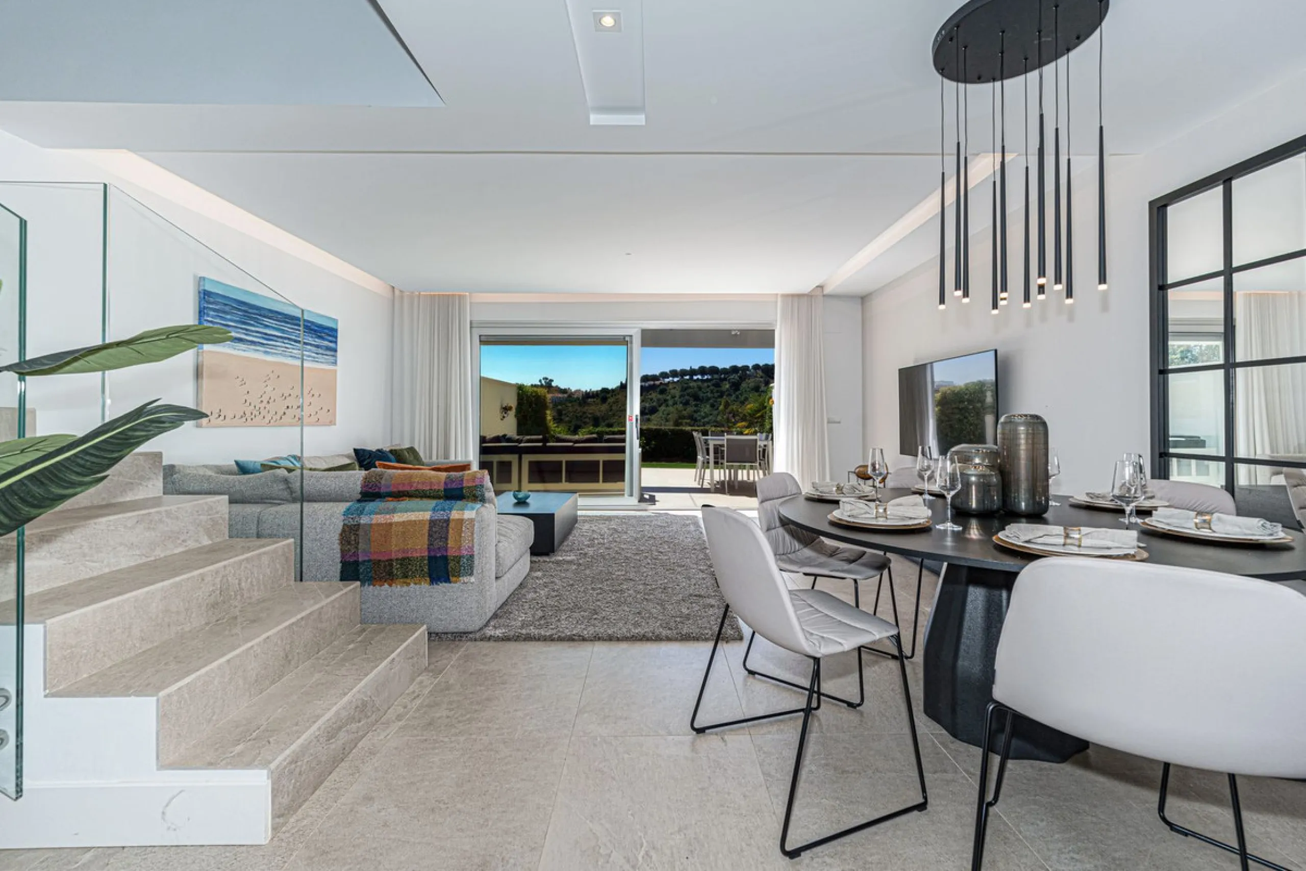 Beautiful modern townhouse in a gated community of only 40 houses located within La Cala Golf. South facing with frontline golf views the property has 3 bedrooms and 2.5 bathrooms. The living area is open plan with a stylish modern kitchen. There is a lar