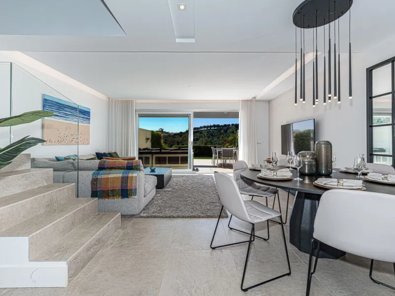 Beautiful modern townhouse in a gated community of only 40 houses located within La Cala Golf. South facing with frontline golf views the property has 3 bedrooms and 2.5 bathrooms. The living area is open plan with a stylish modern kitchen. There is a lar