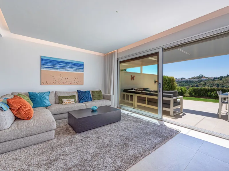 Beautiful modern townhouse in a gated community of only 40 houses located within La Cala Golf. South facing with frontline golf views the property has 3 bedrooms and 2.5 bathrooms. The living area is open plan with a stylish modern kitchen. There is a lar