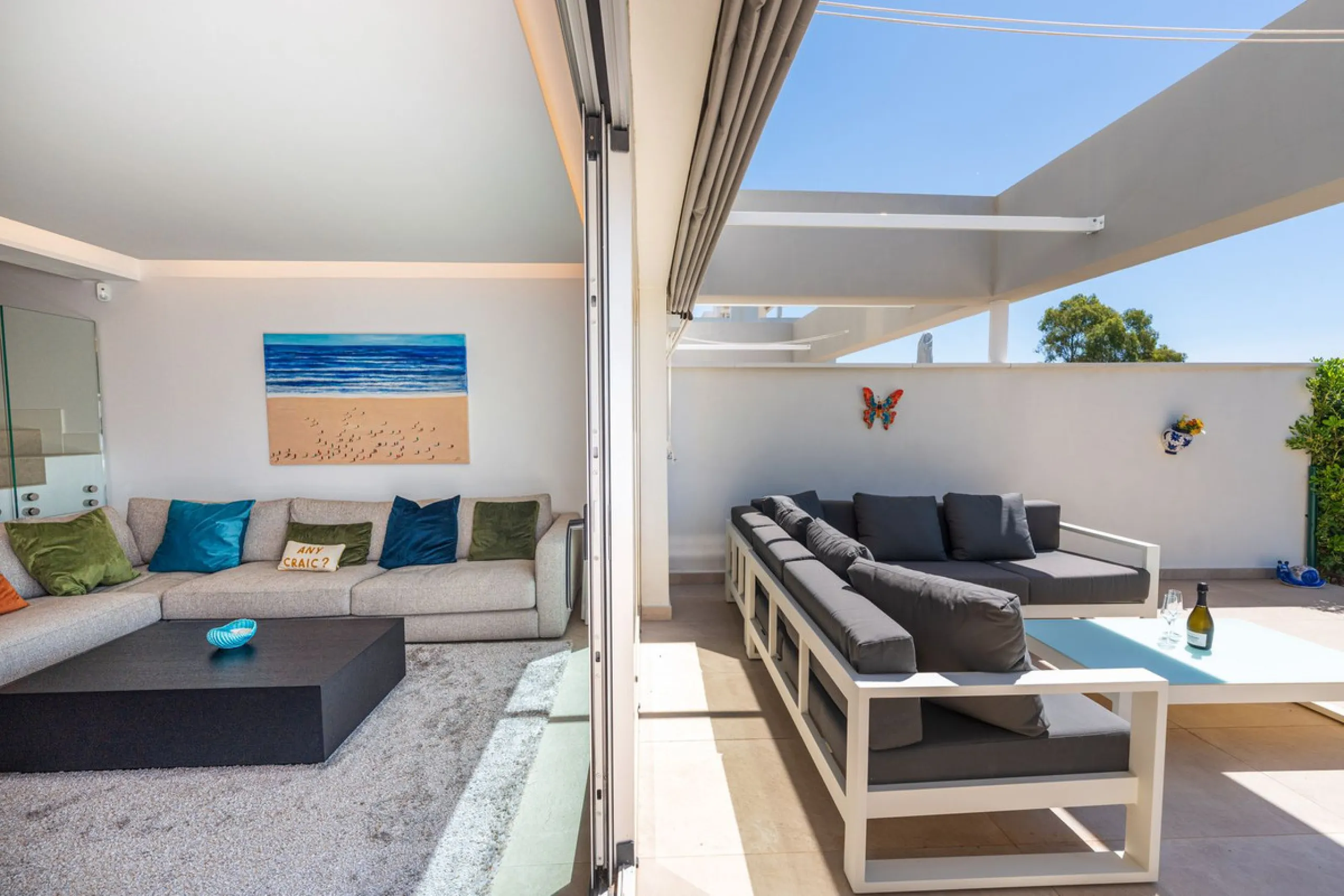 Beautiful modern townhouse in a gated community of only 40 houses located within La Cala Golf. South facing with frontline golf views the property has 3 bedrooms and 2.5 bathrooms. The living area is open plan with a stylish modern kitchen. There is a lar