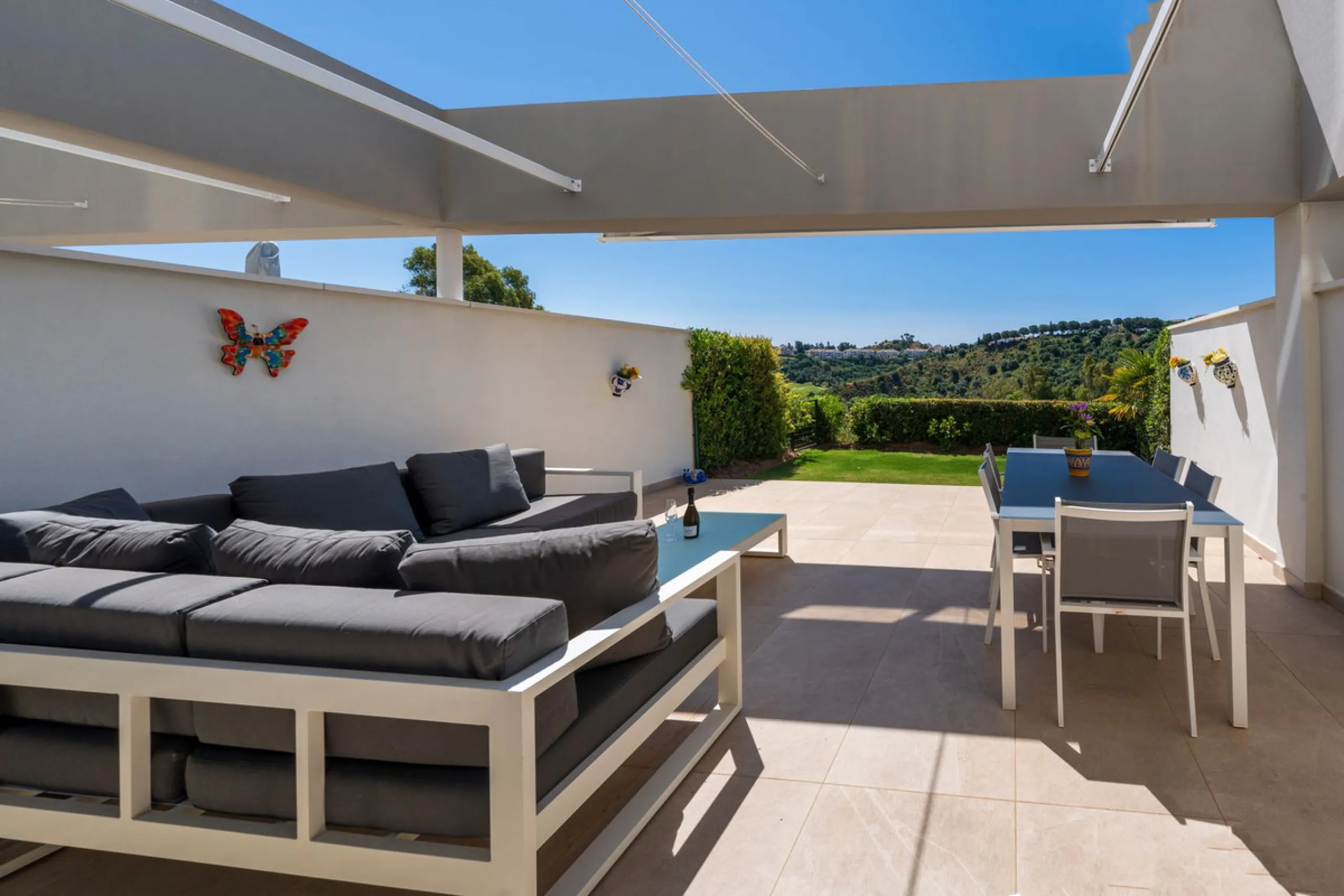 Beautiful modern townhouse in a gated community of only 40 houses located within La Cala Golf. South facing with frontline golf views the property has 3 bedrooms and 2.5 bathrooms. The living area is open plan with a stylish modern kitchen. There is a lar