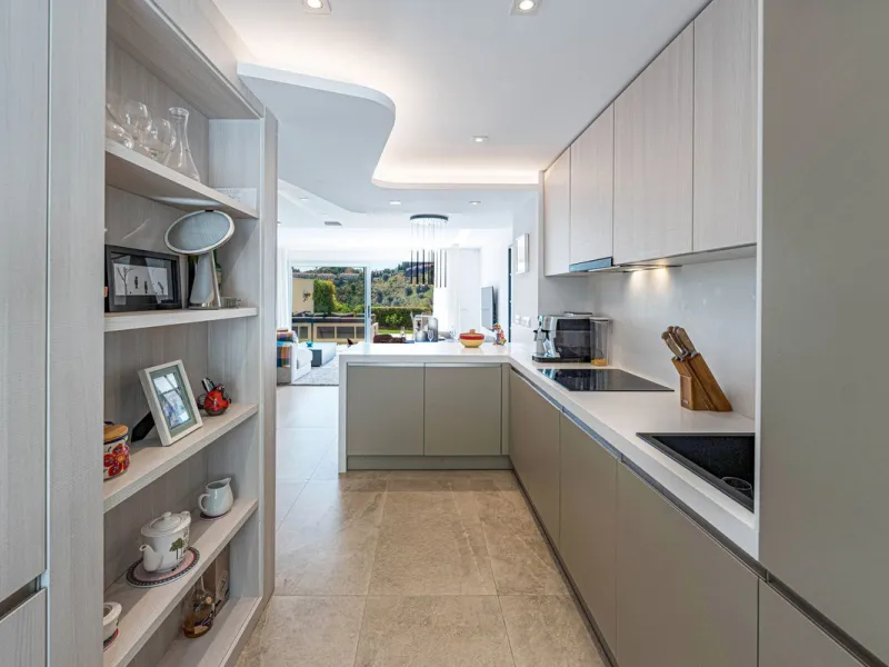 Beautiful modern townhouse in a gated community of only 40 houses located within La Cala Golf. South facing with frontline golf views the property has 3 bedrooms and 2.5 bathrooms. The living area is open plan with a stylish modern kitchen. There is a lar