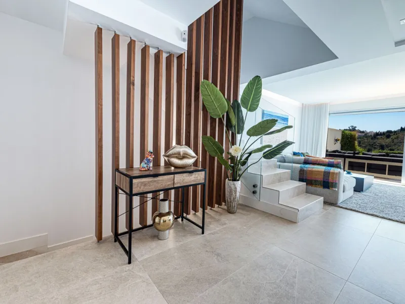 Beautiful modern townhouse in a gated community of only 40 houses located within La Cala Golf. South facing with frontline golf views the property has 3 bedrooms and 2.5 bathrooms. The living area is open plan with a stylish modern kitchen. There is a lar