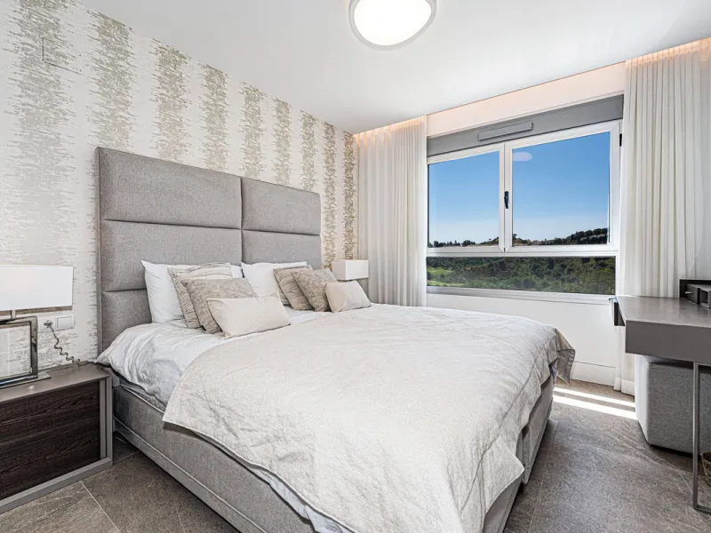 Beautiful modern townhouse in a gated community of only 40 houses located within La Cala Golf. South facing with frontline golf views the property has 3 bedrooms and 2.5 bathrooms. The living area is open plan with a stylish modern kitchen. There is a lar