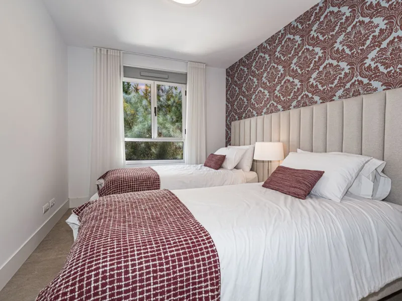Beautiful modern townhouse in a gated community of only 40 houses located within La Cala Golf. South facing with frontline golf views the property has 3 bedrooms and 2.5 bathrooms. The living area is open plan with a stylish modern kitchen. There is a lar