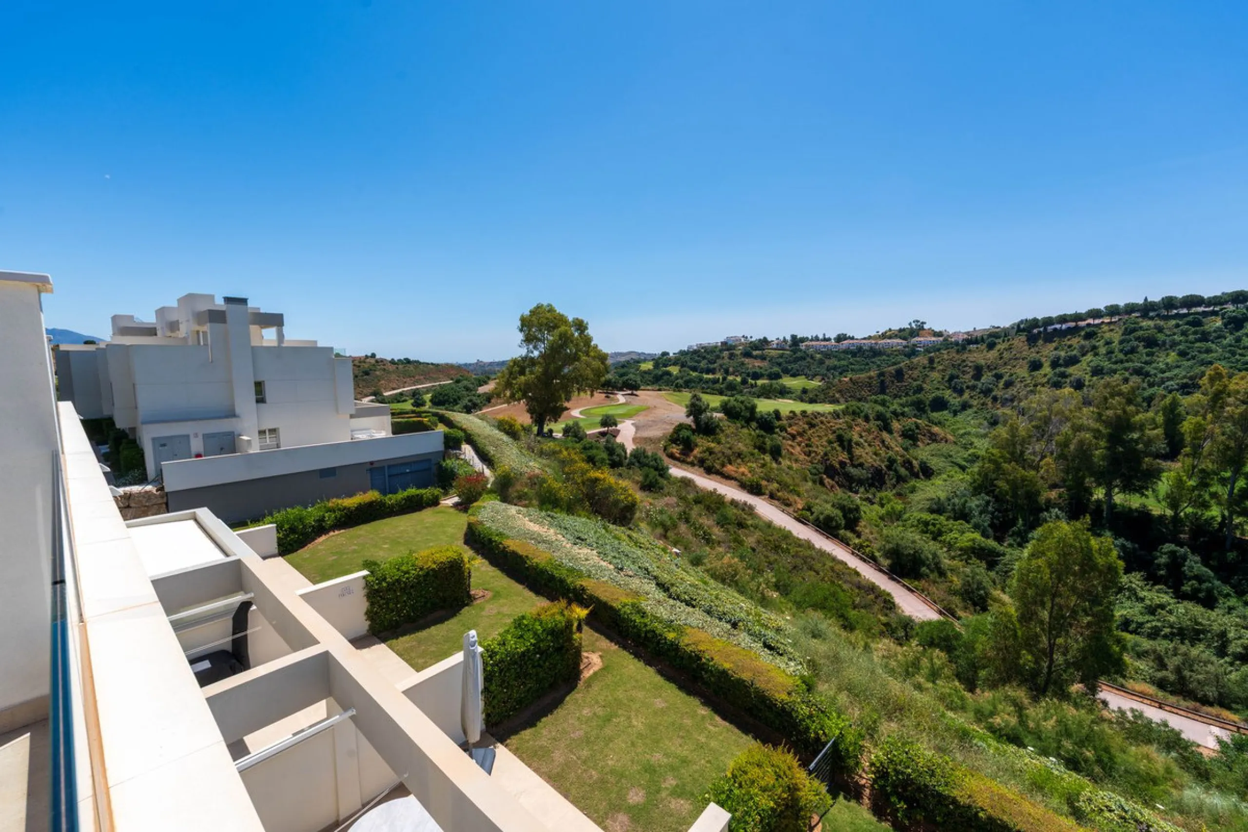 Beautiful modern townhouse in a gated community of only 40 houses located within La Cala Golf. South facing with frontline golf views the property has 3 bedrooms and 2.5 bathrooms. The living area is open plan with a stylish modern kitchen. There is a lar