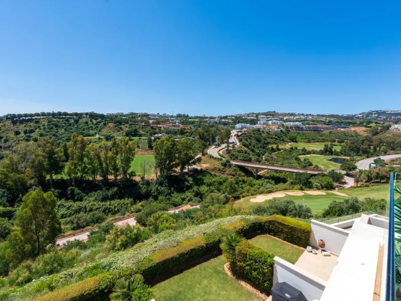 Beautiful modern townhouse in a gated community of only 40 houses located within La Cala Golf. South facing with frontline golf views the property has 3 bedrooms and 2.5 bathrooms. The living area is open plan with a stylish modern kitchen. There is a lar