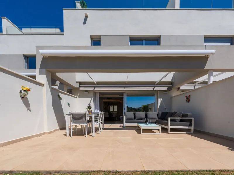 Beautiful modern townhouse in a gated community of only 40 houses located within La Cala Golf. South facing with frontline golf views the property has 3 bedrooms and 2.5 bathrooms. The living area is open plan with a stylish modern kitchen. There is a lar