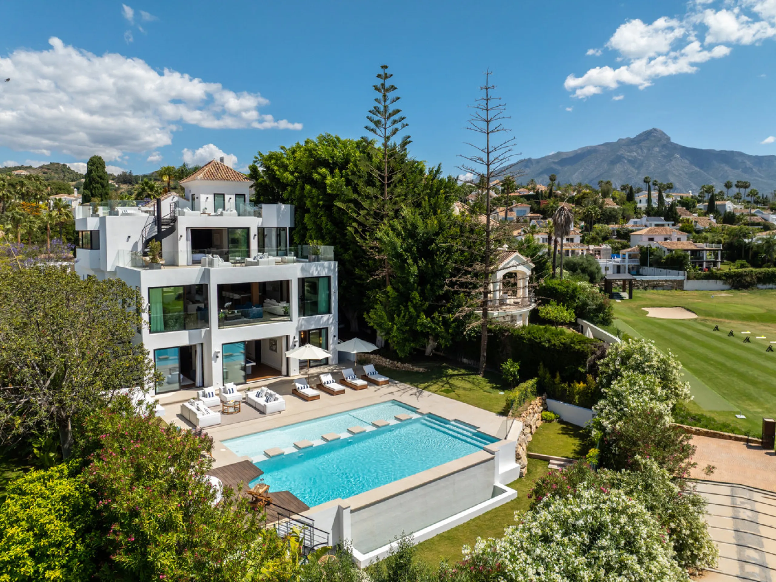 Boasting of unparalleled architecture and unrivalled construction quality, the villa offers sophisticated and contemporary living, sitting on a private plot within a secure community with breathtaking front-line panoramic views towards Los Naranjos Golf c