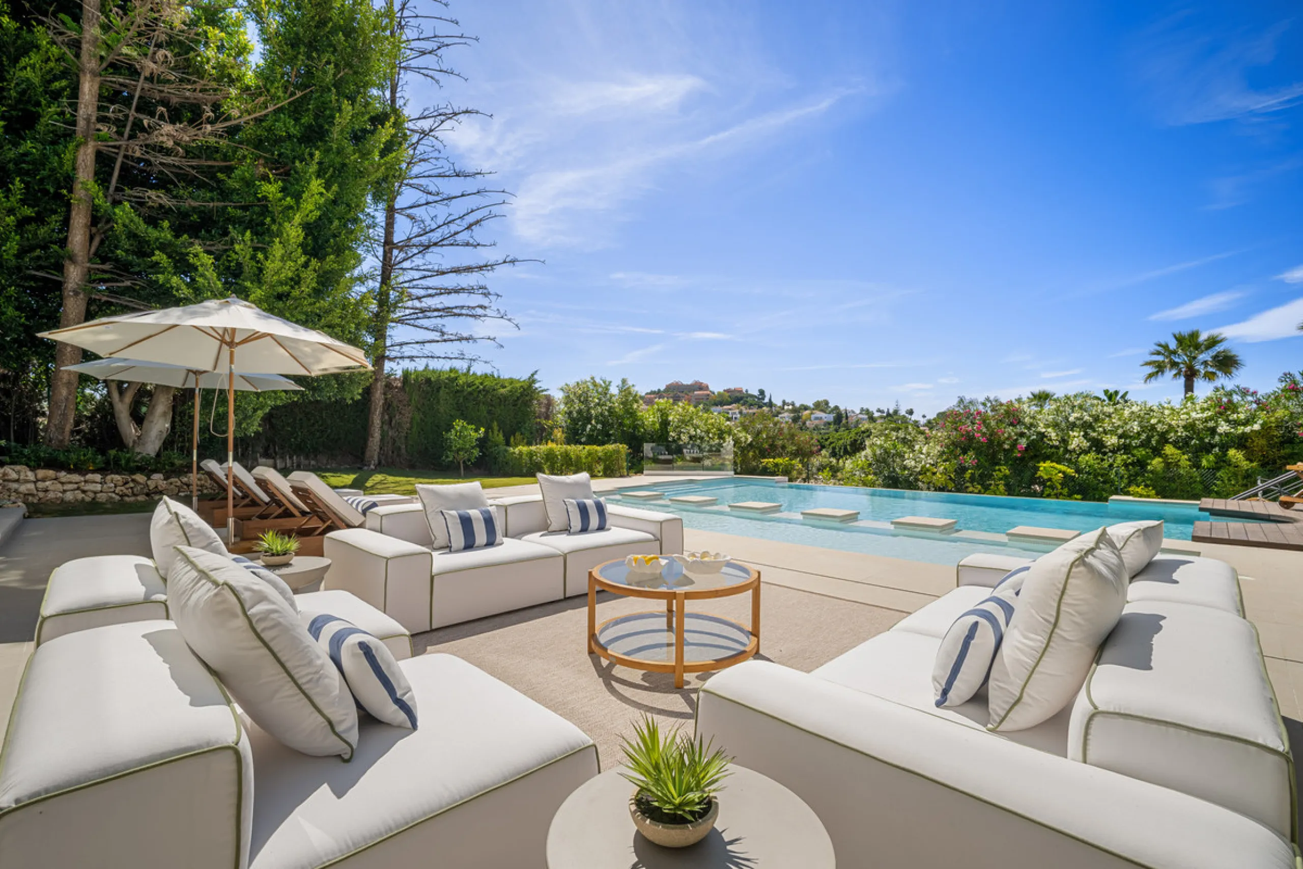 Boasting of unparalleled architecture and unrivalled construction quality, the villa offers sophisticated and contemporary living, sitting on a private plot within a secure community with breathtaking front-line panoramic views towards Los Naranjos Golf c