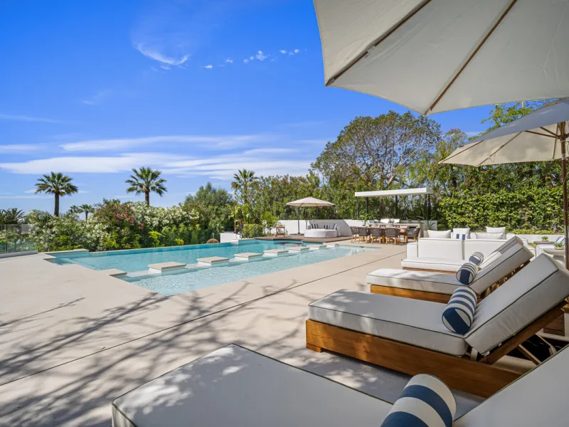 Boasting of unparalleled architecture and unrivalled construction quality, the villa offers sophisticated and contemporary living, sitting on a private plot within a secure community with breathtaking front-line panoramic views towards Los Naranjos Golf c