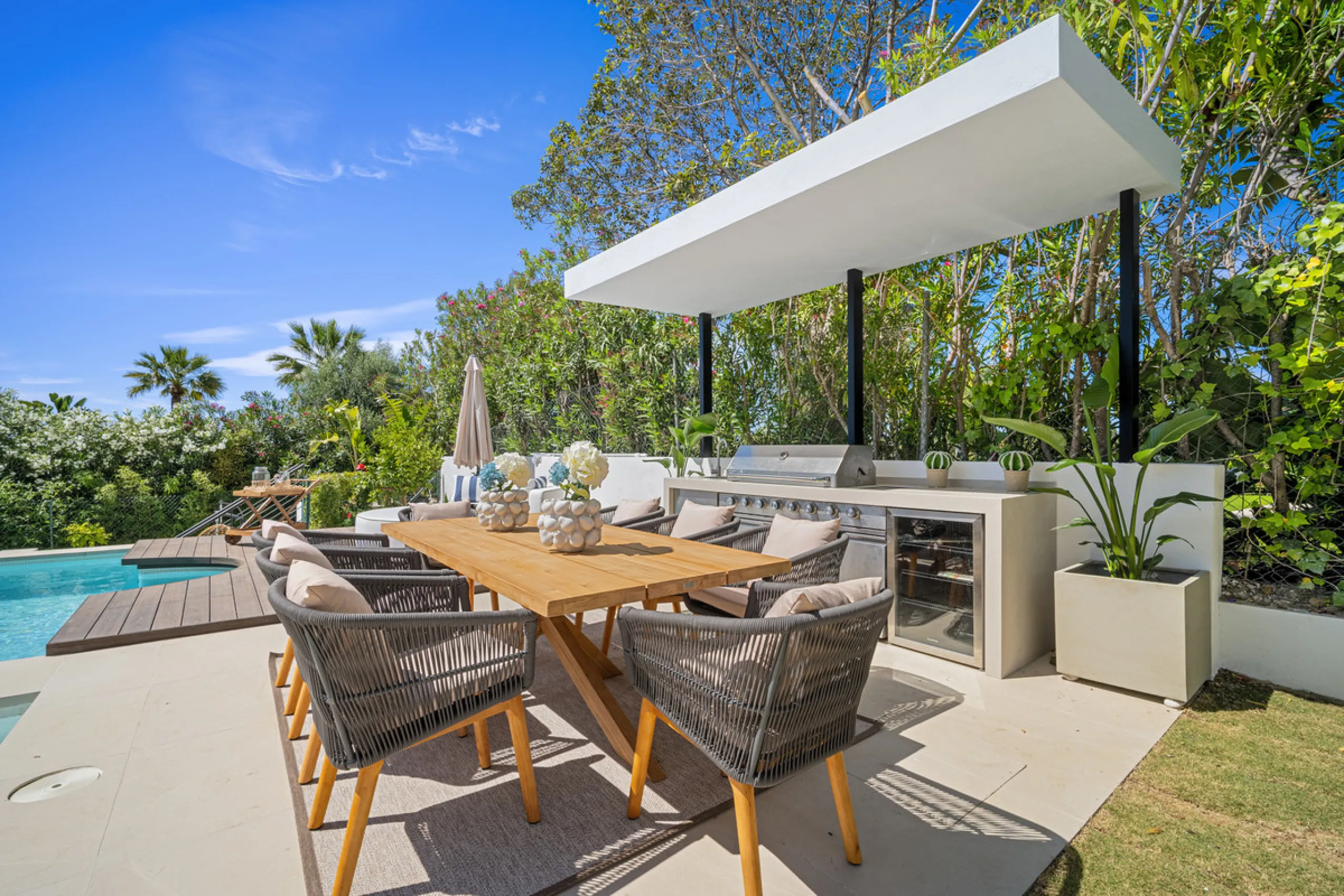 Boasting of unparalleled architecture and unrivalled construction quality, the villa offers sophisticated and contemporary living, sitting on a private plot within a secure community with breathtaking front-line panoramic views towards Los Naranjos Golf c