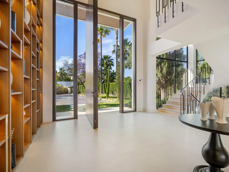 Boasting of unparalleled architecture and unrivalled construction quality, the villa offers sophisticated and contemporary living, sitting on a private plot within a secure community with breathtaking front-line panoramic views towards Los Naranjos Golf c