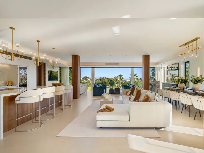 Boasting of unparalleled architecture and unrivalled construction quality, the villa offers sophisticated and contemporary living, sitting on a private plot within a secure community with breathtaking front-line panoramic views towards Los Naranjos Golf c