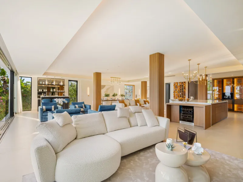 Boasting of unparalleled architecture and unrivalled construction quality, the villa offers sophisticated and contemporary living, sitting on a private plot within a secure community with breathtaking front-line panoramic views towards Los Naranjos Golf c
