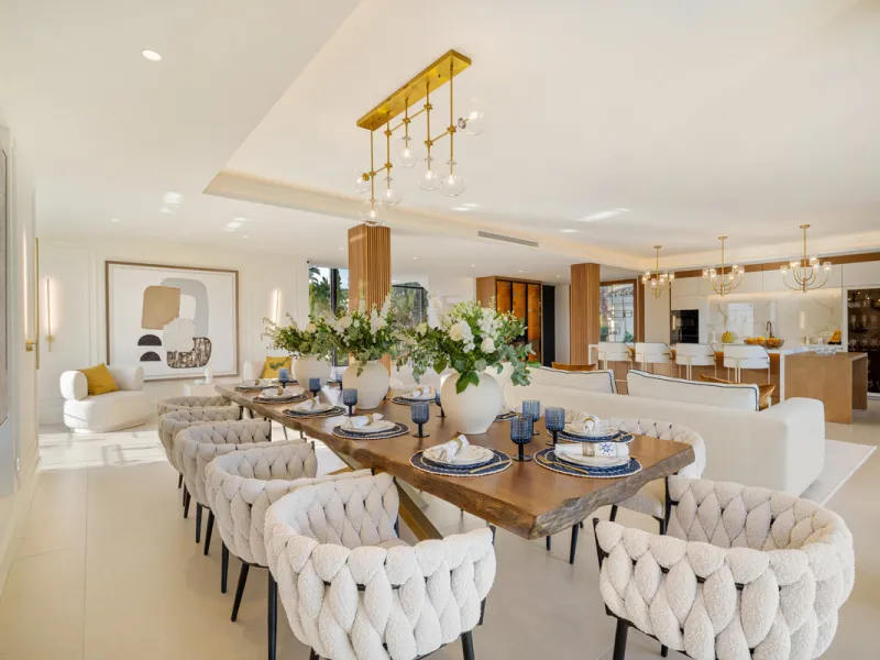 Boasting of unparalleled architecture and unrivalled construction quality, the villa offers sophisticated and contemporary living, sitting on a private plot within a secure community with breathtaking front-line panoramic views towards Los Naranjos Golf c