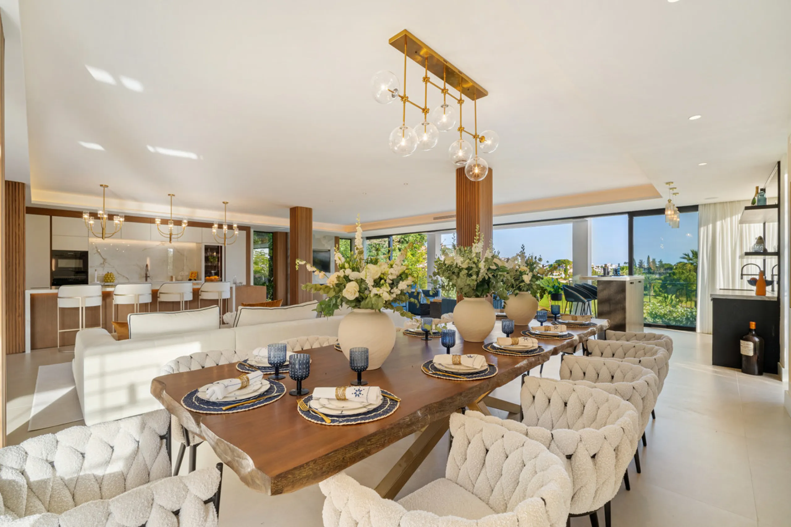 Boasting of unparalleled architecture and unrivalled construction quality, the villa offers sophisticated and contemporary living, sitting on a private plot within a secure community with breathtaking front-line panoramic views towards Los Naranjos Golf c