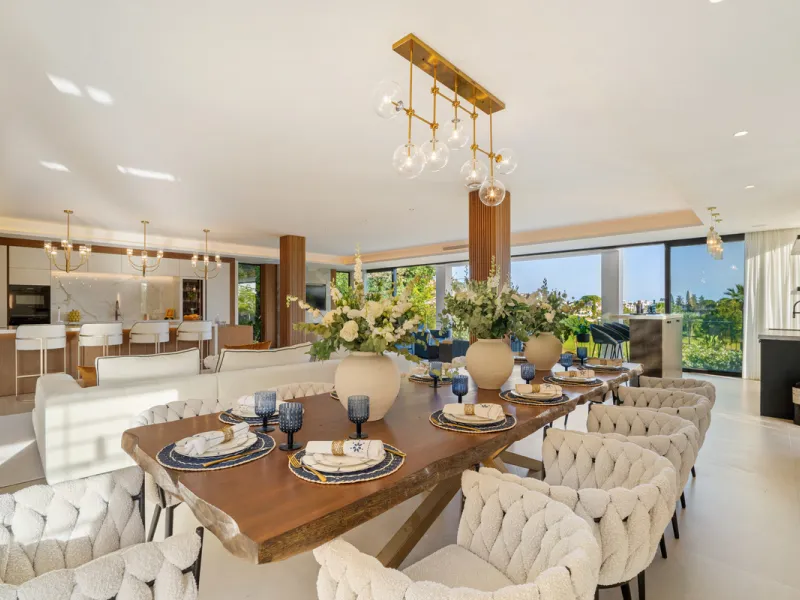 Boasting of unparalleled architecture and unrivalled construction quality, the villa offers sophisticated and contemporary living, sitting on a private plot within a secure community with breathtaking front-line panoramic views towards Los Naranjos Golf c