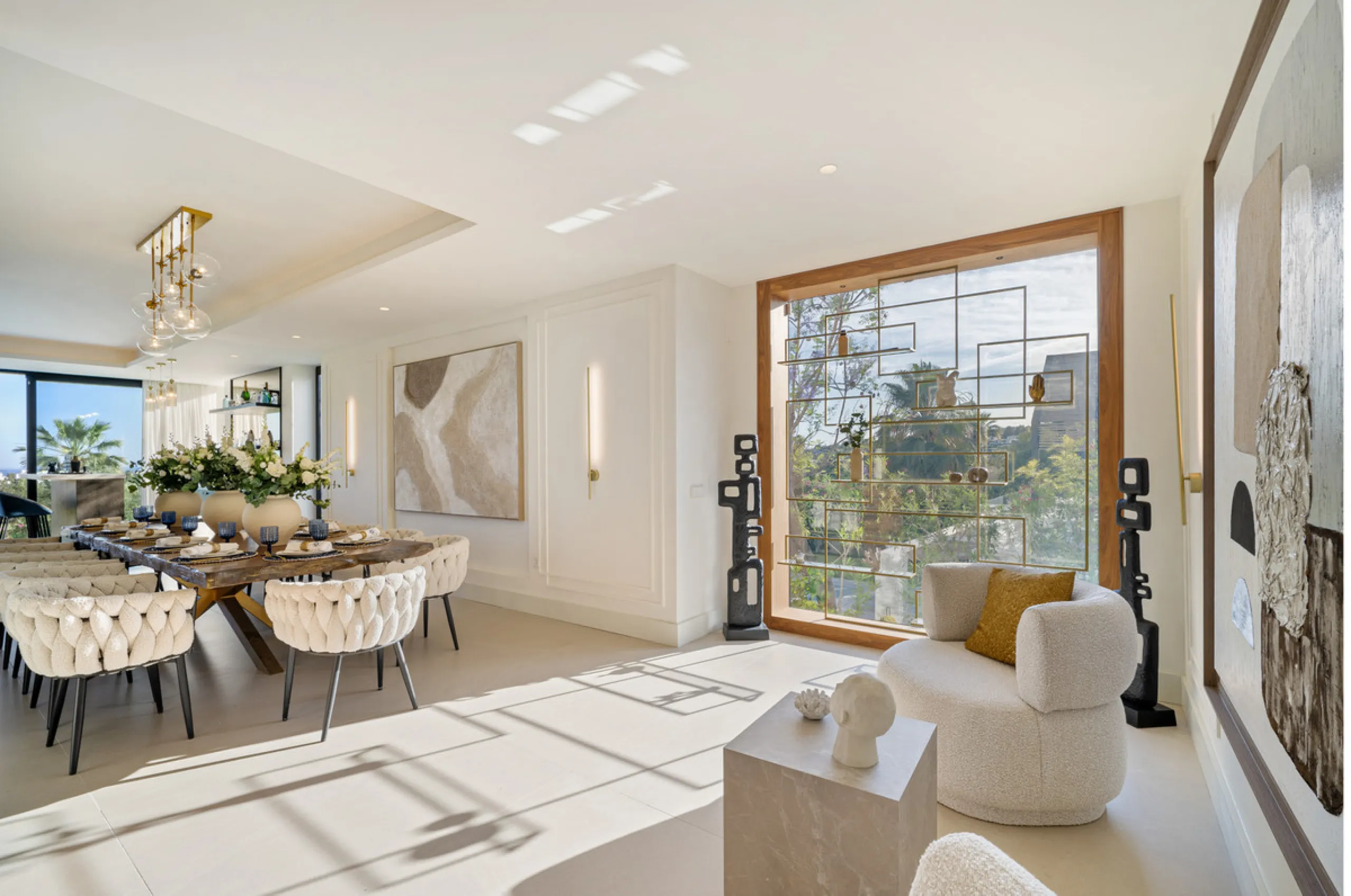 Boasting of unparalleled architecture and unrivalled construction quality, the villa offers sophisticated and contemporary living, sitting on a private plot within a secure community with breathtaking front-line panoramic views towards Los Naranjos Golf c