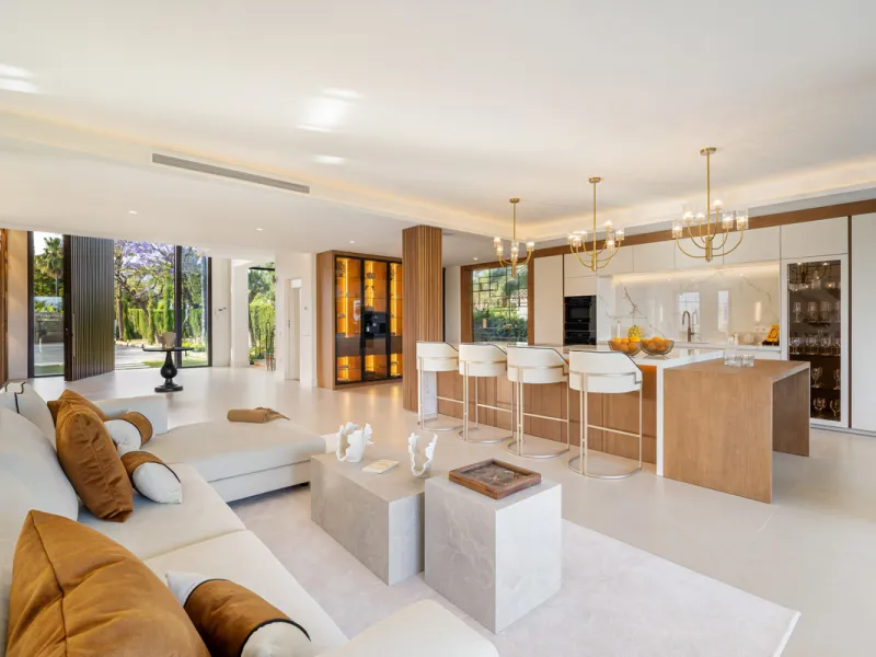 Boasting of unparalleled architecture and unrivalled construction quality, the villa offers sophisticated and contemporary living, sitting on a private plot within a secure community with breathtaking front-line panoramic views towards Los Naranjos Golf c