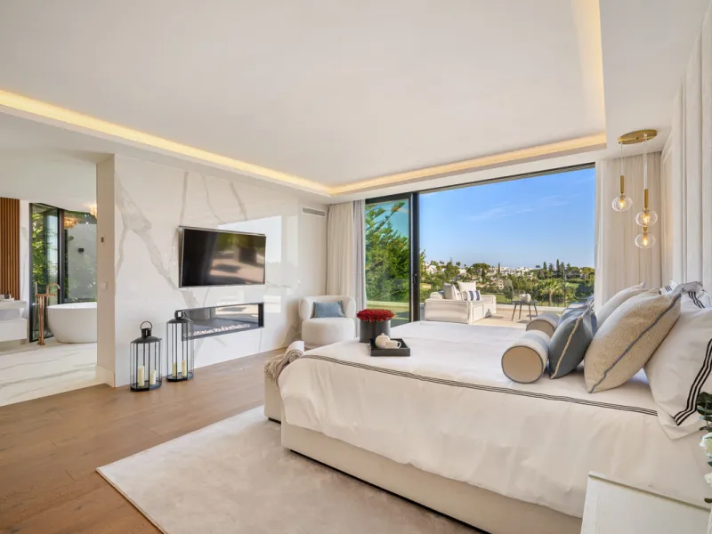 Boasting of unparalleled architecture and unrivalled construction quality, the villa offers sophisticated and contemporary living, sitting on a private plot within a secure community with breathtaking front-line panoramic views towards Los Naranjos Golf c