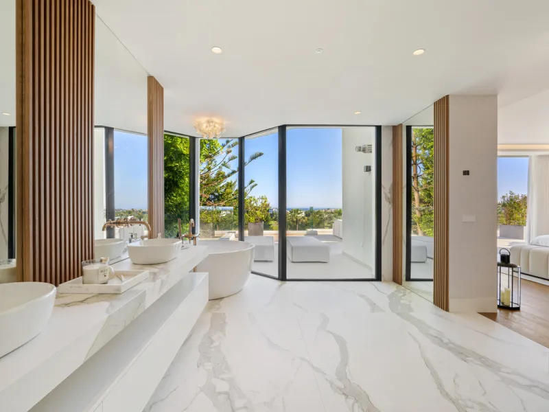 Boasting of unparalleled architecture and unrivalled construction quality, the villa offers sophisticated and contemporary living, sitting on a private plot within a secure community with breathtaking front-line panoramic views towards Los Naranjos Golf c