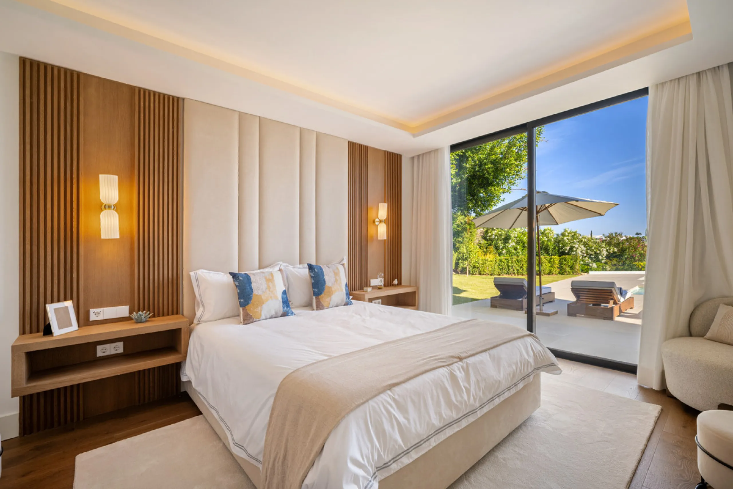 Boasting of unparalleled architecture and unrivalled construction quality, the villa offers sophisticated and contemporary living, sitting on a private plot within a secure community with breathtaking front-line panoramic views towards Los Naranjos Golf c