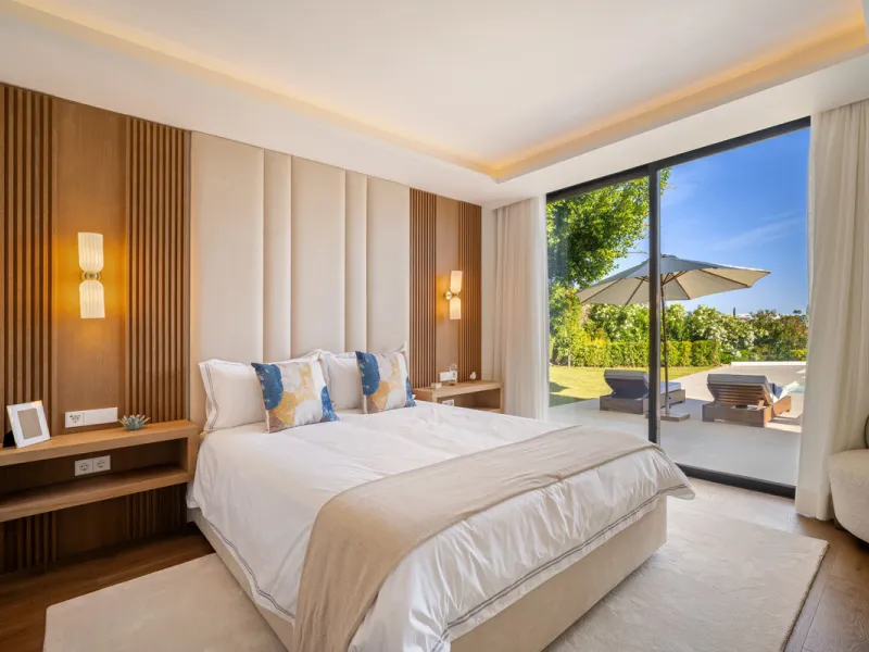 Boasting of unparalleled architecture and unrivalled construction quality, the villa offers sophisticated and contemporary living, sitting on a private plot within a secure community with breathtaking front-line panoramic views towards Los Naranjos Golf c