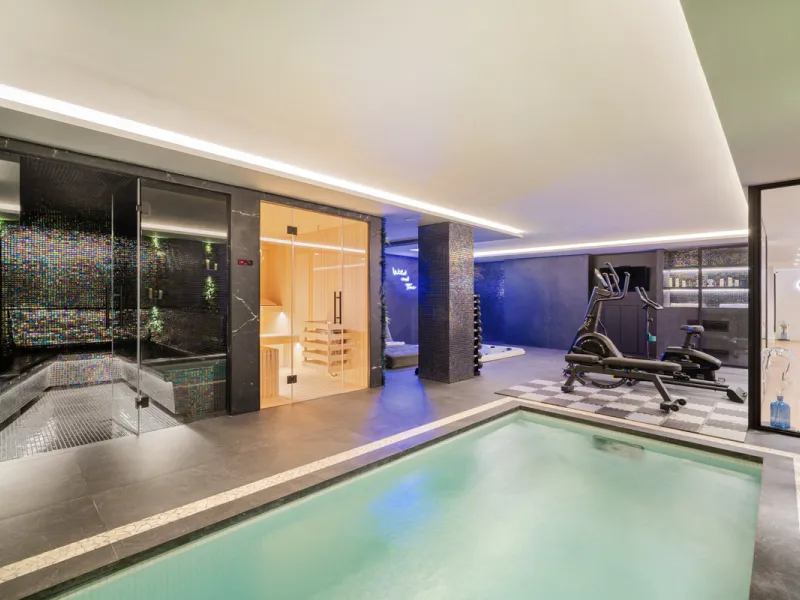 Boasting of unparalleled architecture and unrivalled construction quality, the villa offers sophisticated and contemporary living, sitting on a private plot within a secure community with breathtaking front-line panoramic views towards Los Naranjos Golf c
