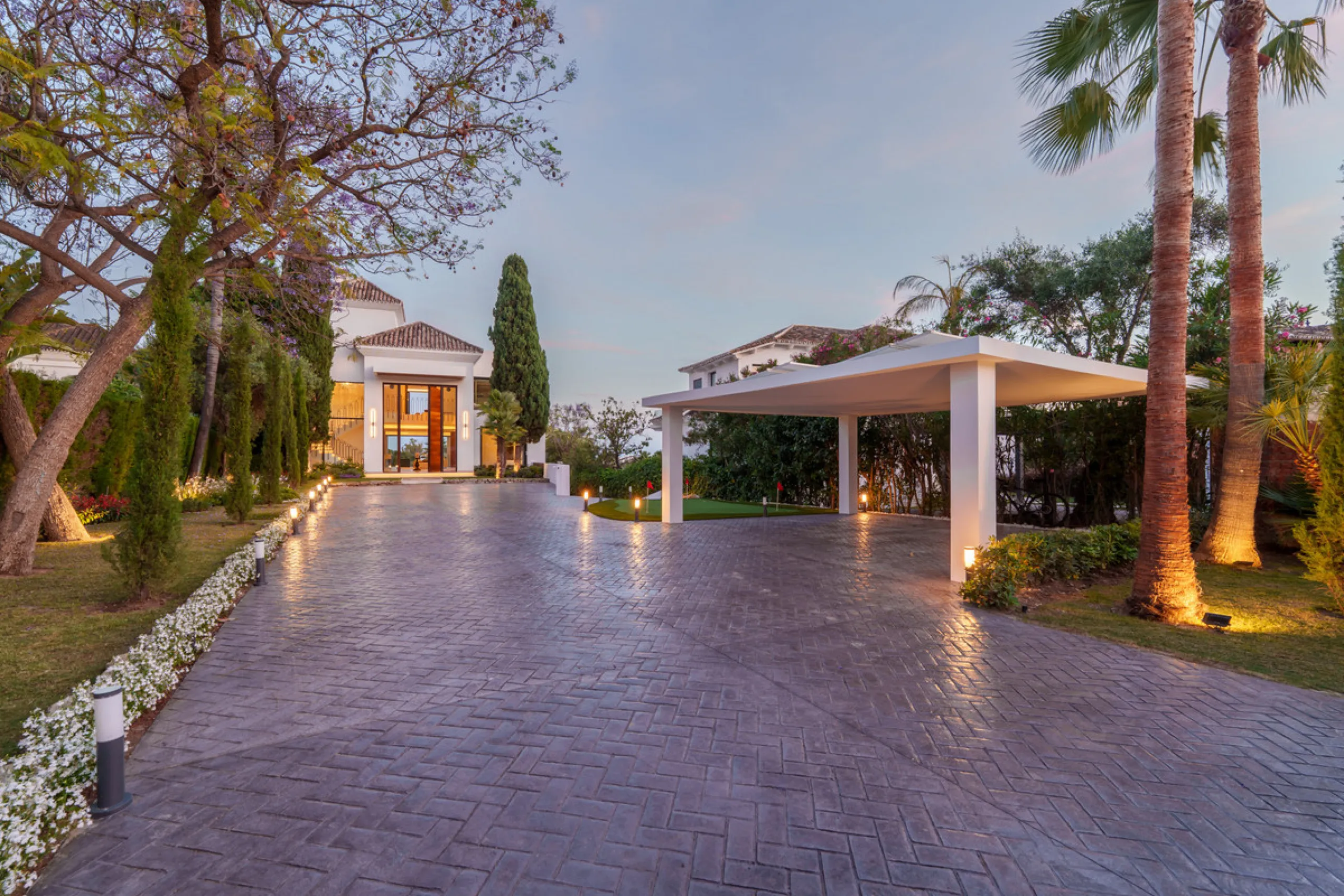 Boasting of unparalleled architecture and unrivalled construction quality, the villa offers sophisticated and contemporary living, sitting on a private plot within a secure community with breathtaking front-line panoramic views towards Los Naranjos Golf c