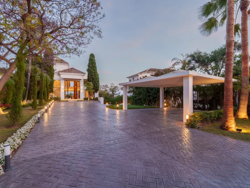 Boasting of unparalleled architecture and unrivalled construction quality, the villa offers sophisticated and contemporary living, sitting on a private plot within a secure community with breathtaking front-line panoramic views towards Los Naranjos Golf c