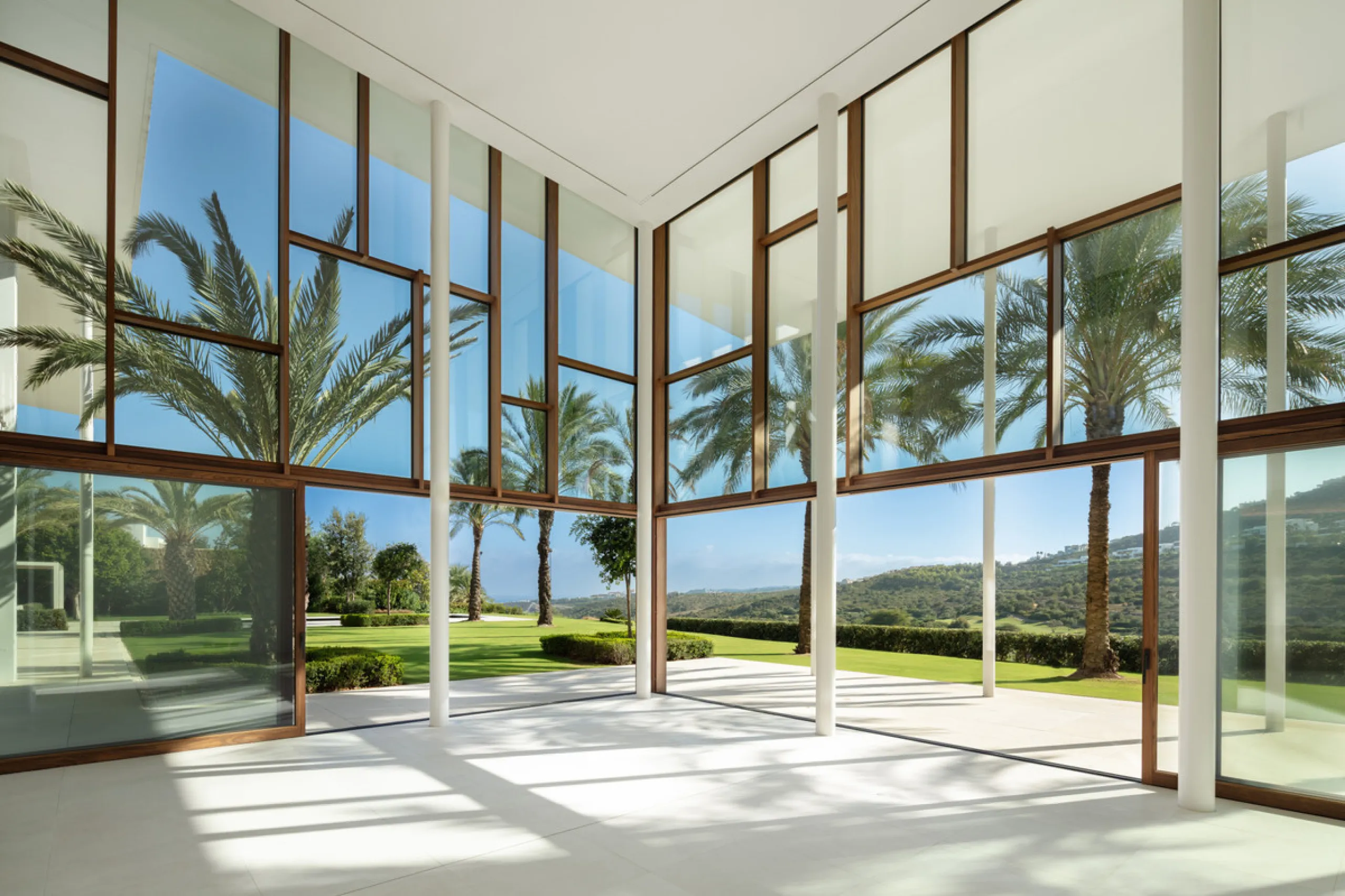 This exceptional residence, exclusive to the Finca Cortesin resort, exudes a captivating blend of luxury and elegance. Designed by the renowned Jose Maria Sierra architects, this architectural masterpiece stands unrivalled on the Costa del Sol, boasting a